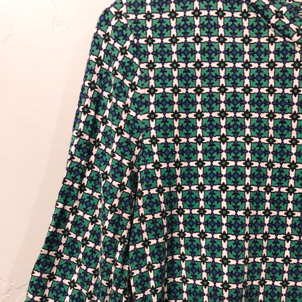 ⭐️ H&M patterned shirt - Picture 3 of 3